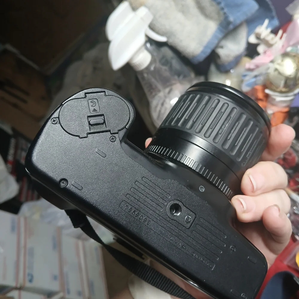 Canon EOS Rebel S II 35mm film camera And EF-S 18–55mm f/3.5-5.6 IS II Bag/charg